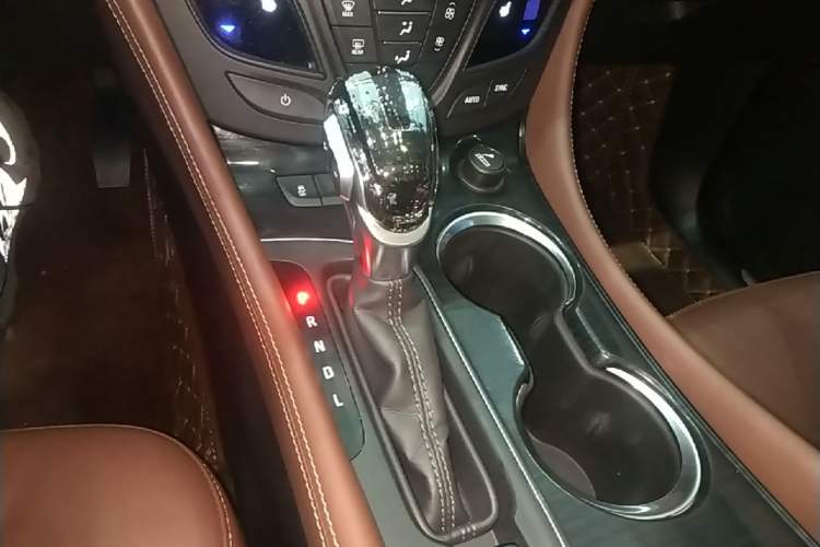 Used Buick Envision 2018 28T Four-Wheel Drive Elite Version Gear Lever