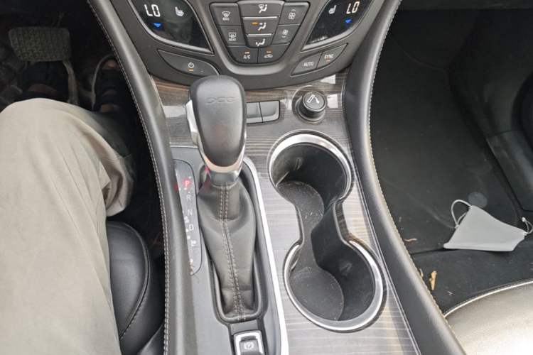 Used Buick Envision 2018 20T Two-Wheel-Drive Elite Model Gear Lever