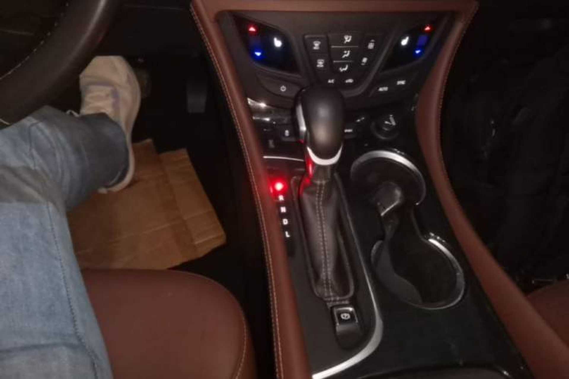 Used Buick Envision 2018 28T Four-Wheel Drive Elite Version Gear Lever