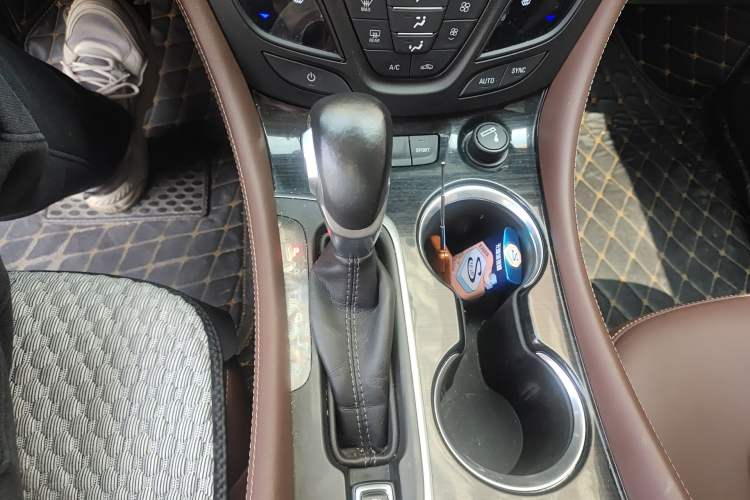 Used Buick Envision 2018 28T Four-Wheel Drive Elite Version Gear Lever