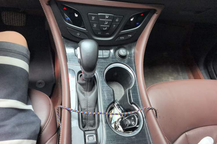 Used Buick Envision 2018 28T Four-Wheel Drive Elite Version Gear Lever