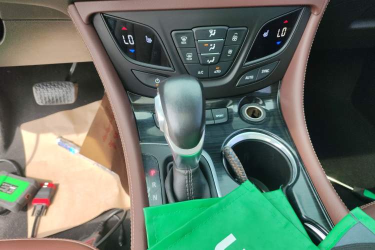 Used Buick Envision 2018 28T Four-Wheel Drive Elite Version Gear Lever