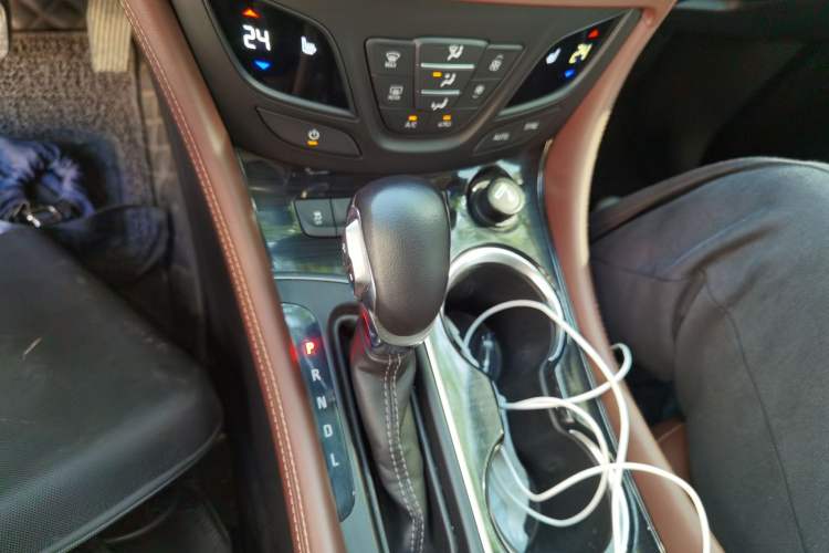 Used Buick Envision 2018 28T Four-Wheel Drive Elite Version Gear Lever