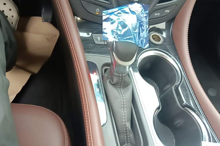 Used Buick Envision 2018 28T Four-Wheel Drive Elite Version Gear Lever