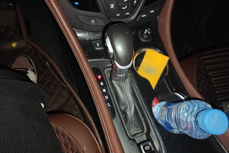 Used Buick Envision 2018 28T Four-Wheel Drive Elite Version Gear Lever