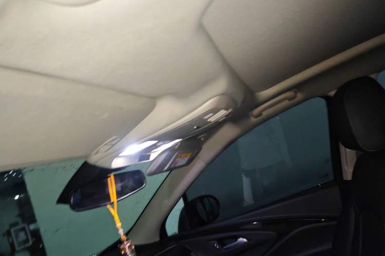 Used Buick Envision 2018 20T Two-Wheel-Drive Elite Model Headliner