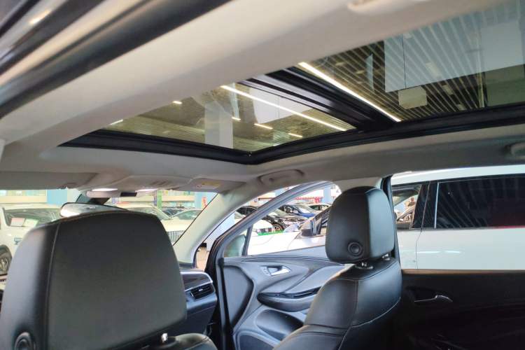 Used Buick Envision 2018 20T Two-Wheel-Drive Elite Model Headliner
