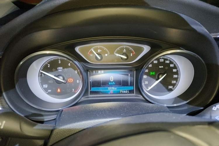 Used Buick Envision 2018 20T Two-Wheel-Drive Elite Model Instrument Cluster