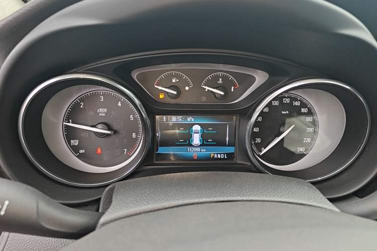 Used Buick Envision 2018 20T Two-Wheel-Drive Elite Model Instrument Cluster