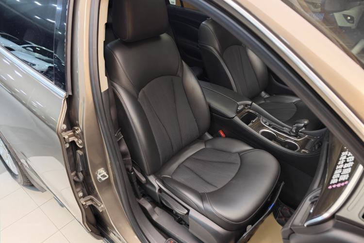 Used Buick Envision 2018 20T Two-Wheel-Drive Leading Model Interior 1