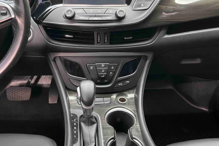 Used Buick Envision 2018 20T Two-Wheel-Drive Elite Model Interior 10