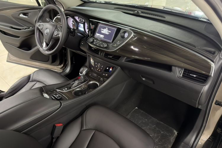 Used Buick Envision 2018 20T Two-Wheel-Drive Elite Model Interior 10