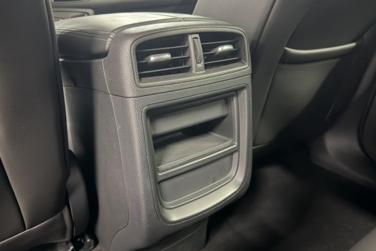 Used Buick Envision 2018 20T Two-Wheel-Drive Elite Model Interior 12