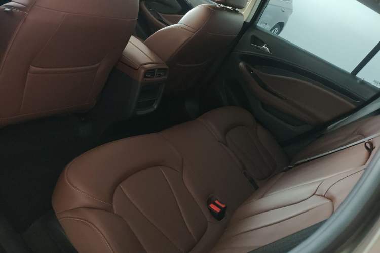 Used Buick Envision 2018 20T Two-Wheel Drive Luxury Model Interior 2