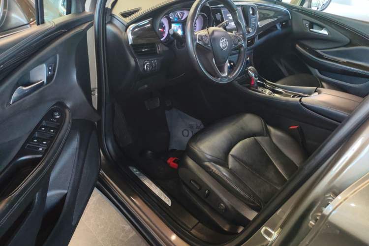 Used Buick Envision 2018 20T Two-Wheel-Drive Elite Model Interior 3