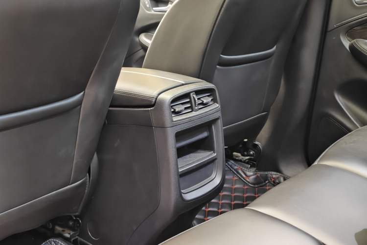 Used Buick Envision 2018 20T Two-Wheel-Drive Leading Model Interior 3