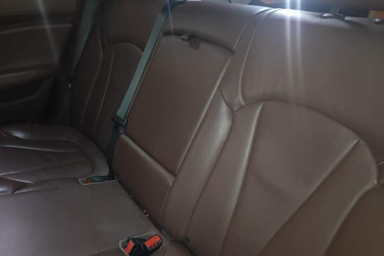 Used Buick Envision 2018 20T Two-Wheel Drive Luxury Model Interior 4