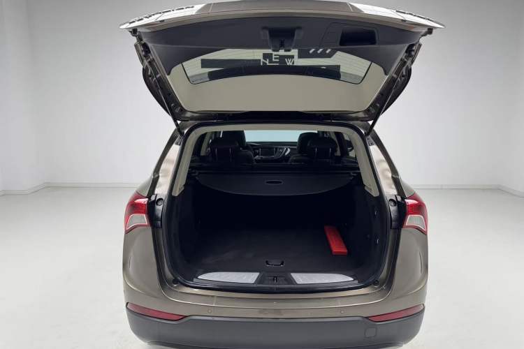 Used Buick Envision 2018 20T Two-Wheel-Drive Elite Model Interior 5