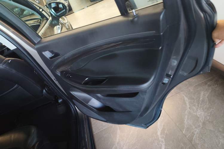 Used Buick Envision 2018 20T Two-Wheel-Drive Elite Model Interior 6