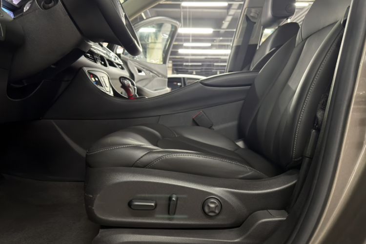 Used Buick Envision 2018 20T Two-Wheel-Drive Elite Model Interior 6