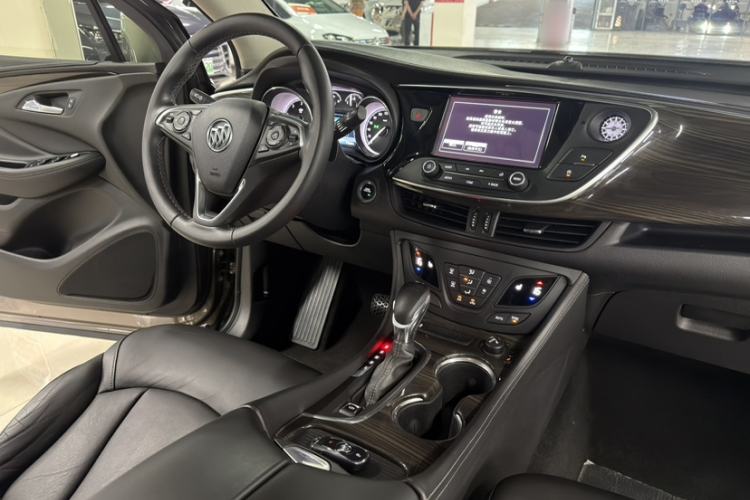 Used Buick Envision 2018 20T Two-Wheel-Drive Elite Model Interior 7