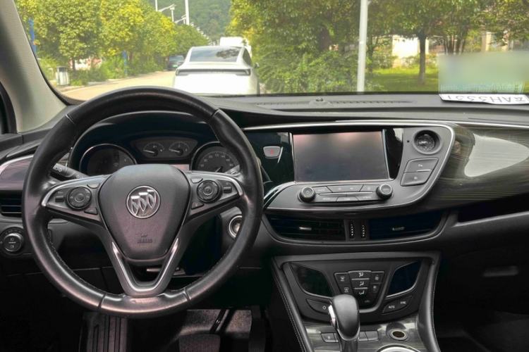 Used Buick Envision 2018 20T Two-Wheel-Drive Elite Model Interior 8