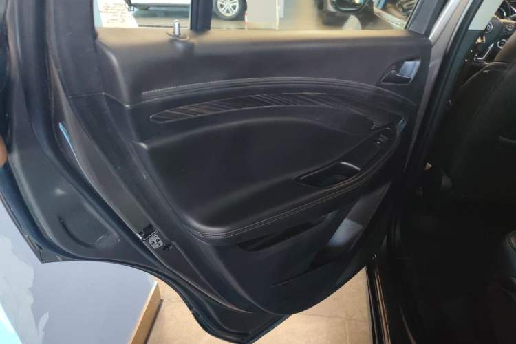 Used Buick Envision 2018 20T Two-Wheel-Drive Elite Model Interior 8