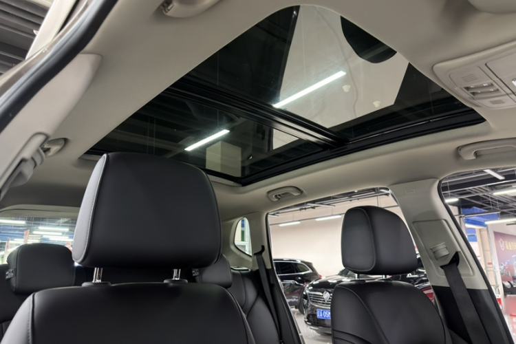 Used Buick Envision 2018 20T Two-Wheel-Drive Elite Model Interior 8