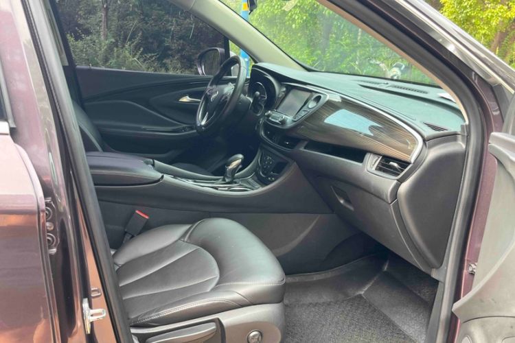 Used Buick Envision 2018 20T Two-Wheel-Drive Elite Model Interior 9