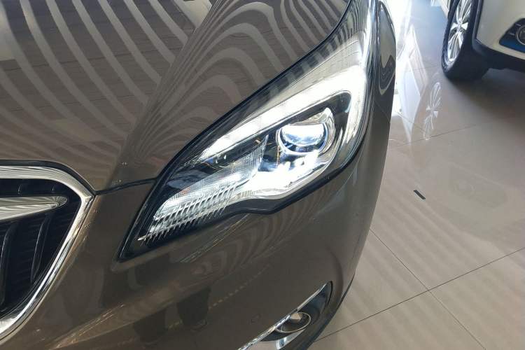 Used Buick Envision 2018 28T Four-Wheel Drive Luxury Model Left Front Headlight