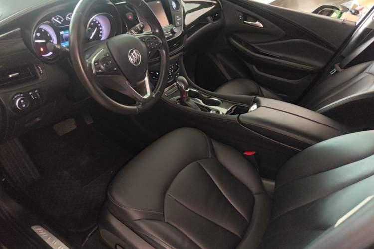 Used Buick Envision 2018 20T Two-Wheel-Drive Elite Model Left Front Seat