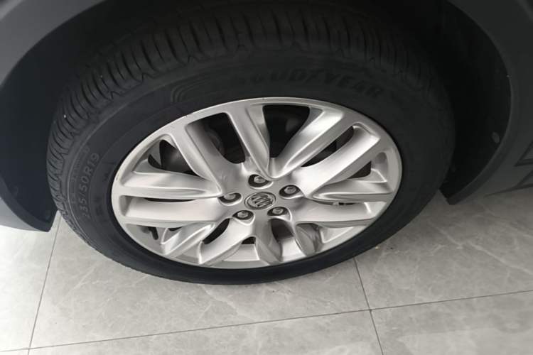 Used Buick Envision 2018 28T Four-Wheel Drive Elite Version Left Front Wheel Hub