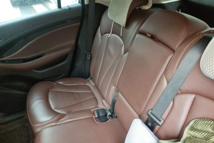 Used Buick Envision 2018 28T Four-Wheel Drive Luxury Model Left Rear Seat