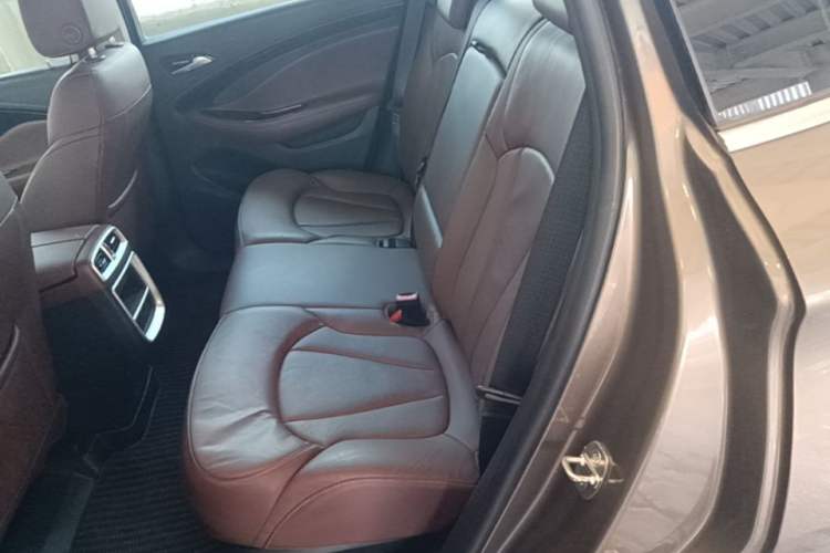 Used Buick Envision 2018 20T Two-Wheel Drive Luxury Model Left Rear Seat