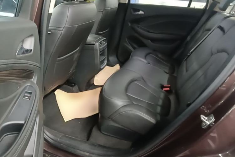 Used Buick Envision 2018 20T Two-Wheel-Drive Elite Model Left Rear Seat
