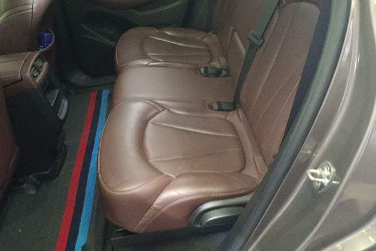 Used Buick Envision 2018 28T Four-Wheel Drive Luxury Model Left Rear Seat