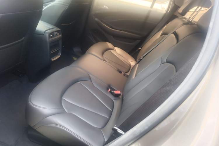 Used Buick Envision 2018 20T Two-Wheel-Drive Elite Model Left Rear Seat