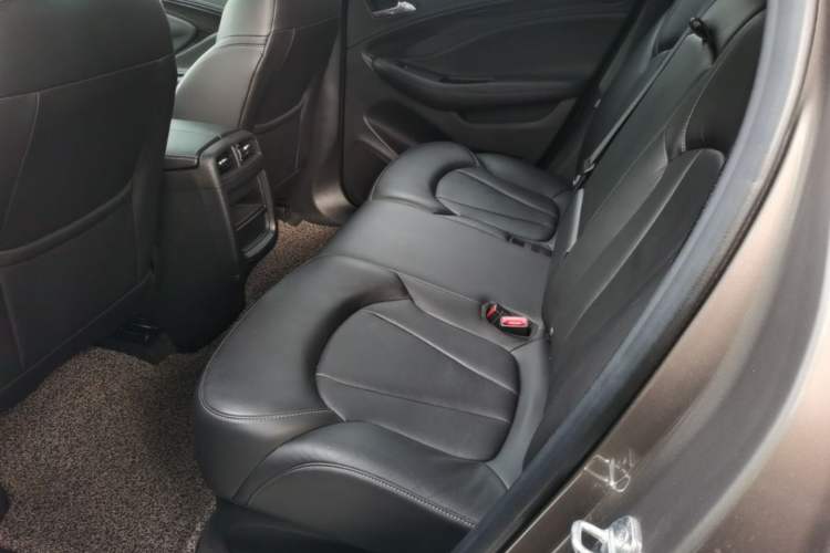 Used Buick Envision 2018 20T Two-Wheel-Drive Elite Model Left Rear Seat