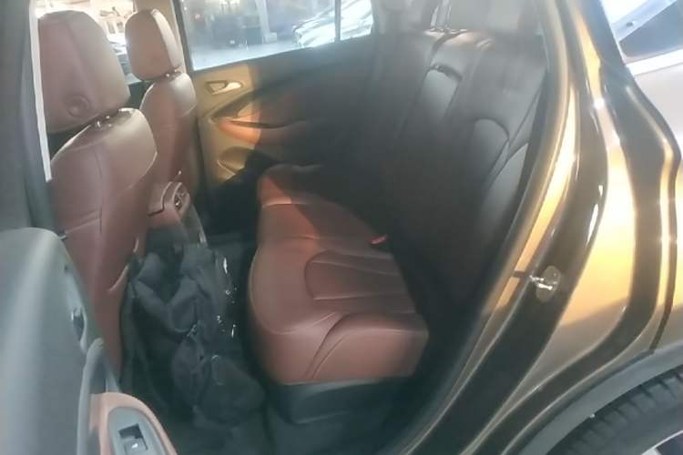 Used Buick Envision 2018 20T Two-Wheel Drive Luxury Model Left Rear Seat