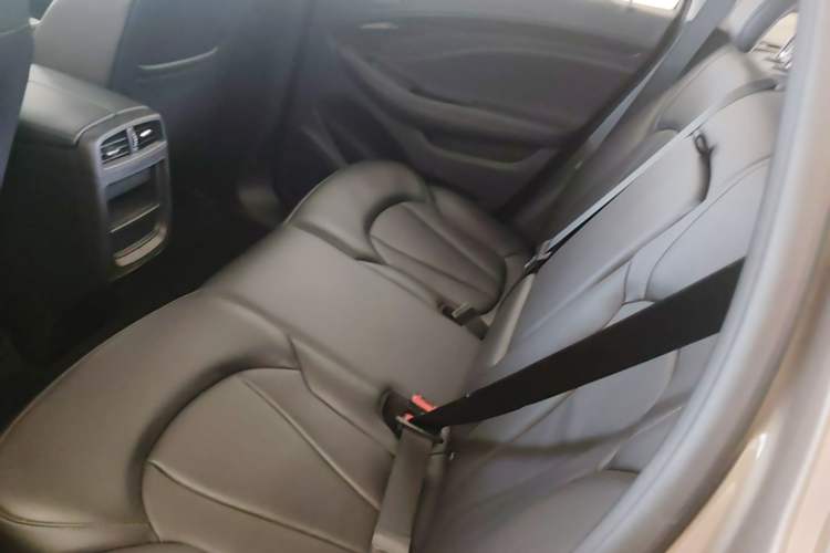 Used Buick Envision 2018 20T Two-Wheel-Drive Elite Model Left Rear Seat