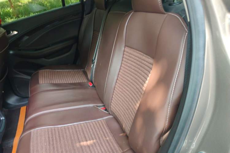 Used Buick Envision 2018 20T Two-Wheel-Drive Elite Model Left Rear Seat