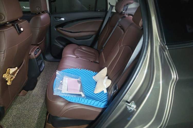Used Buick Envision 2018 20T Two-Wheel Drive Luxury Model Left Rear Seat