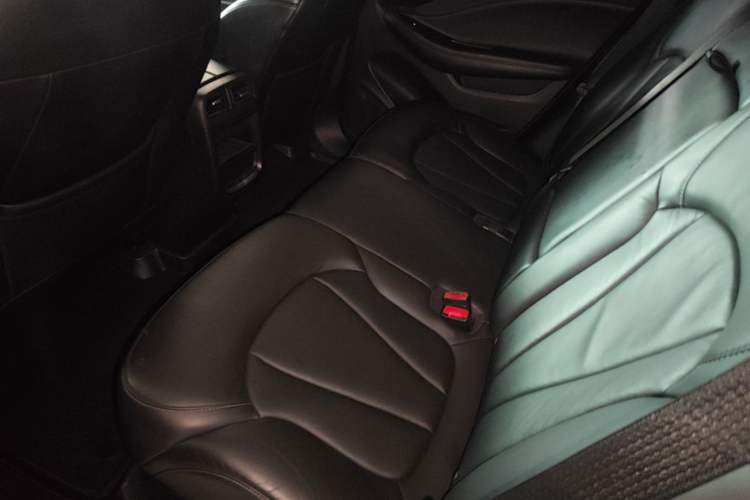 Used Buick Envision 2018 20T Two-Wheel-Drive Elite Model Left Rear Seat