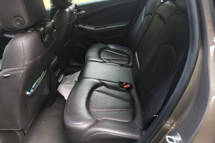 Used Buick Envision 2018 20T Two-Wheel-Drive Elite Model Left Rear Seat