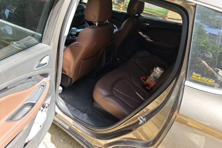 Used Buick Envision 2018 20T Two-Wheel Drive Luxury Model Left Rear Seat