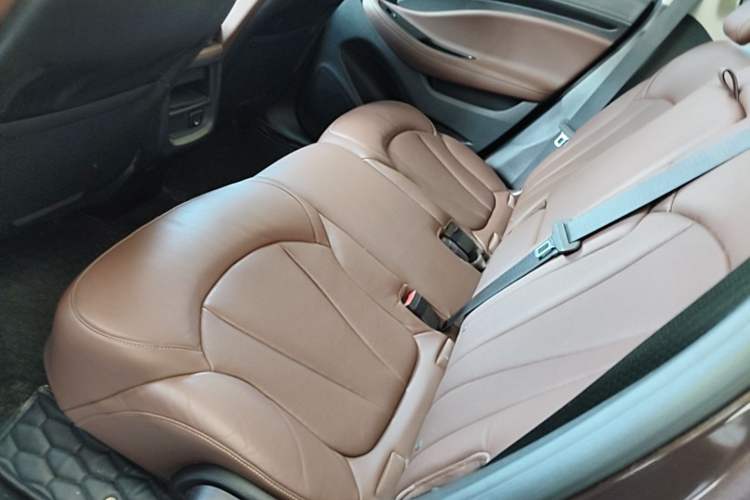 Used Buick Envision 2018 28T All-Wheel-Drive Versatile Sports Flagship Model Left Rear Seat
