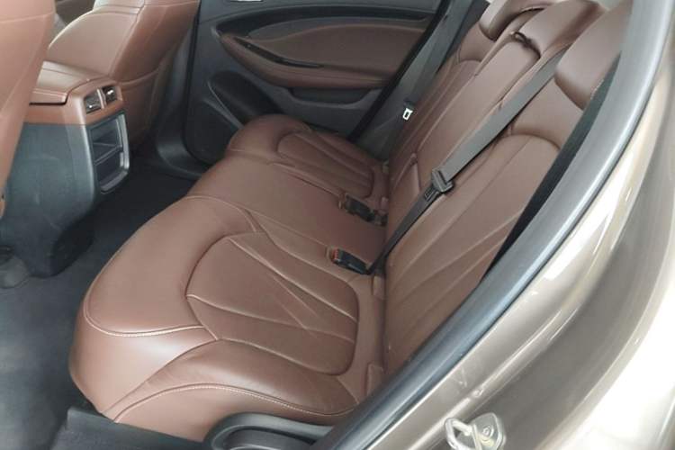 Used Buick Envision 2018 28T Four-Wheel Drive Luxury Model Left Rear Seat