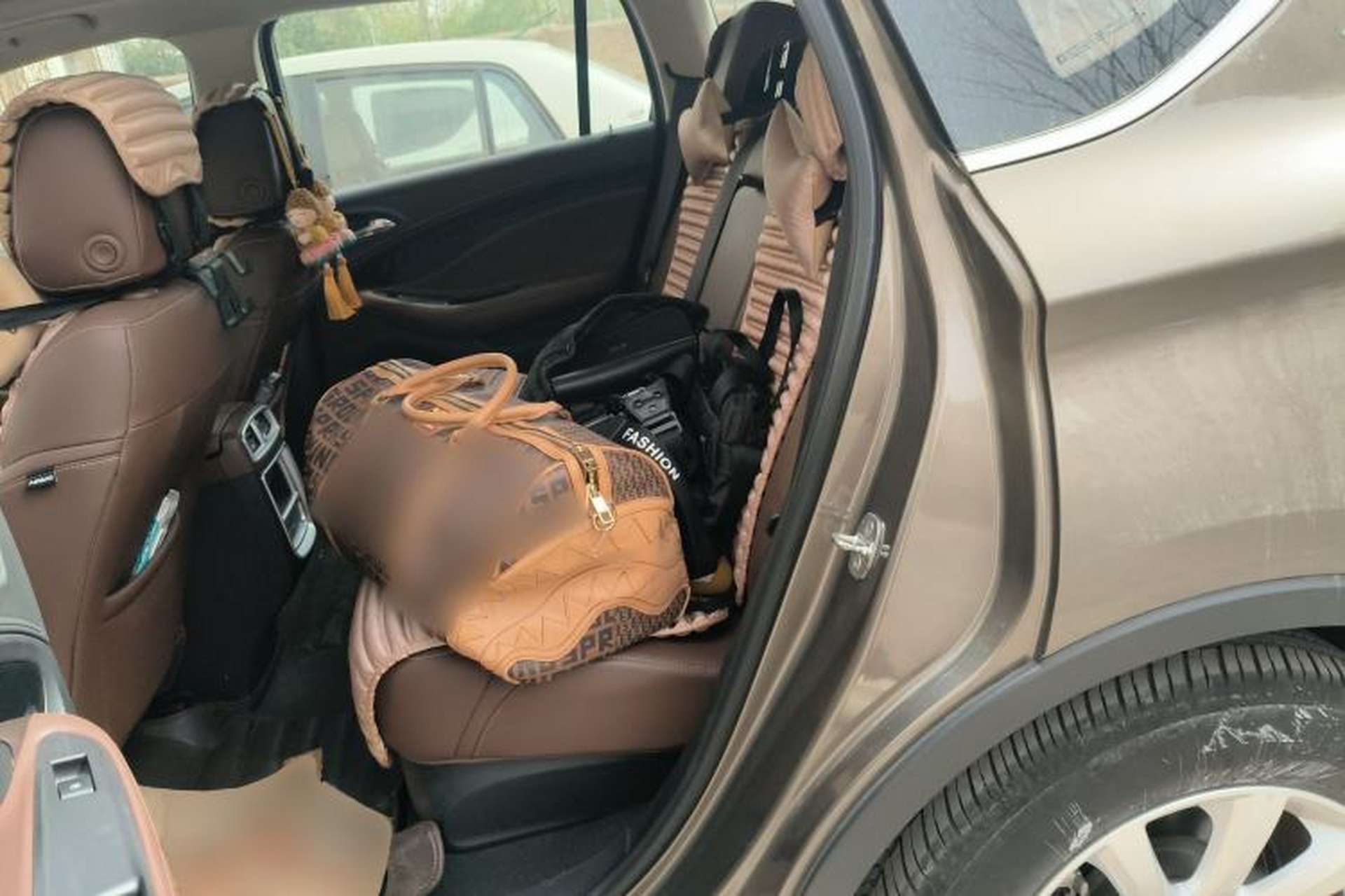 Used Buick Envision 2018 20T Two-Wheel Drive Luxury Model Left Rear Seat