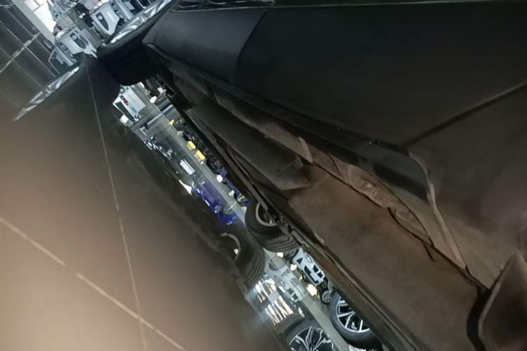 Used Buick Envision 2018 20T Two-Wheel-Drive Elite Model Left Side Sill