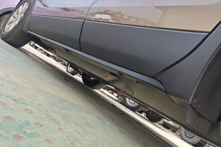 Used Buick Envision 2018 20T Two-Wheel-Drive Elite Model Left Side Sill